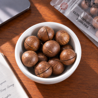 Macadamia In Shell – Milk Flavour